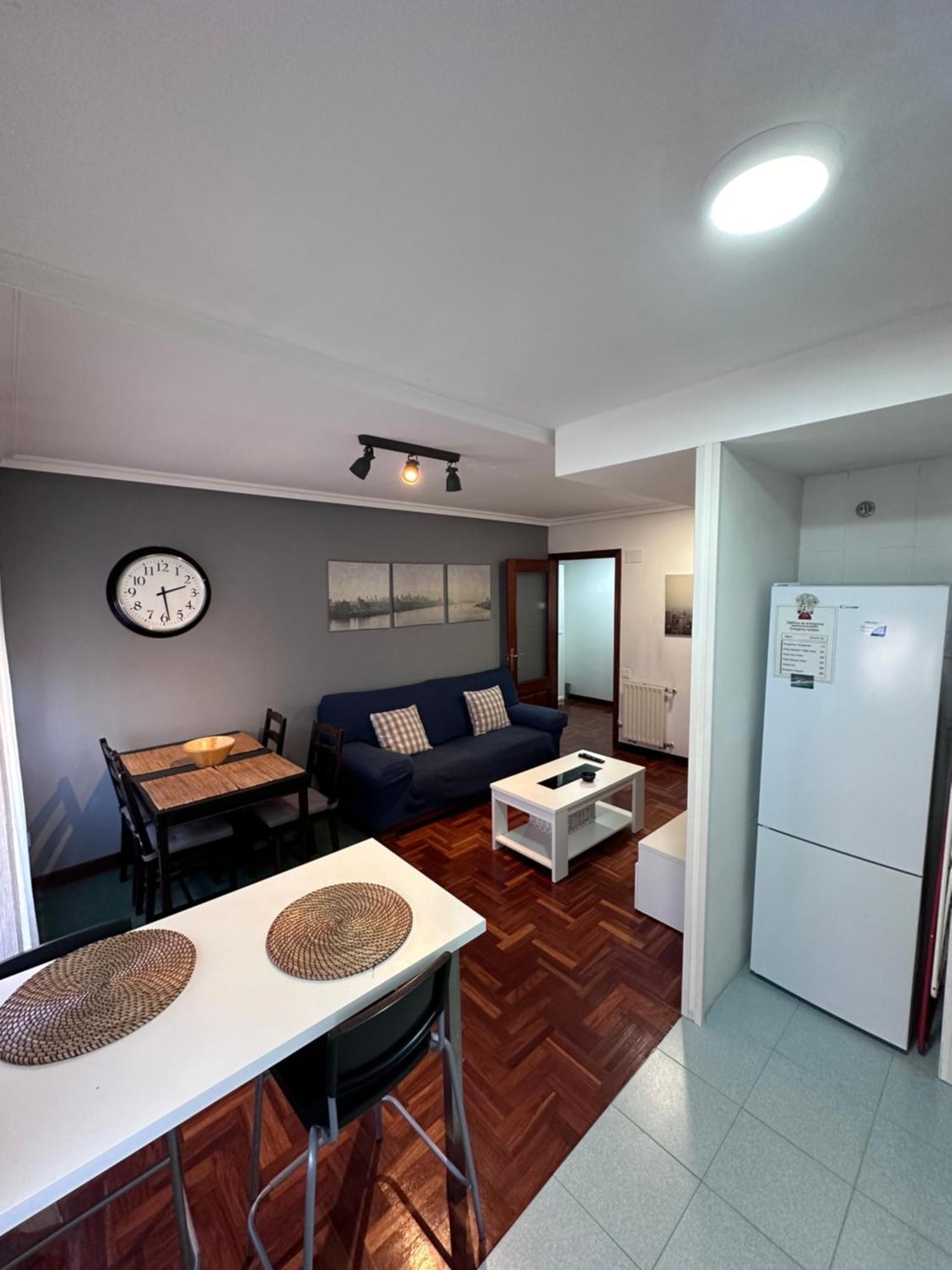 Apartamento Apartamento centro y playa de Gijón Exterior foto